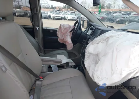 2015 Chrysler Town & Country Touring from USA, damaged, VIN 2C4RC1BG3FR620824